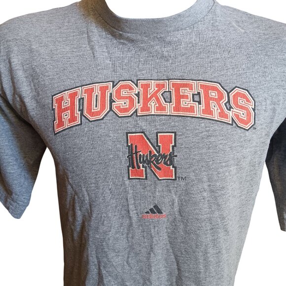 Small Vintage Adidas Huskers Graphic Tee Gray Short Sleeve 1990's Paint Distress - Picture 1 of 8